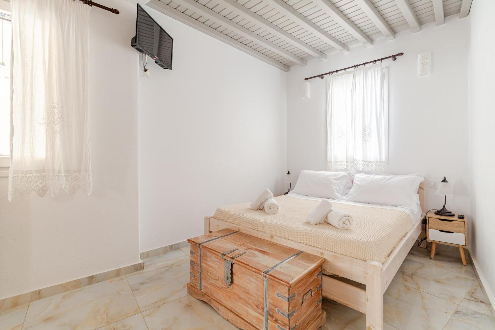 Elenitas Beach House In Ornos 外观 照片